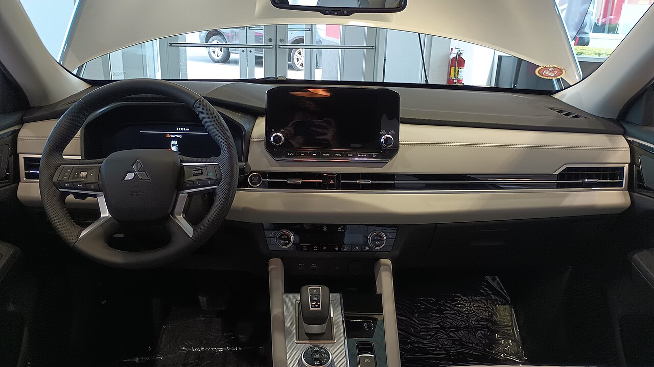 Mitsubishi Outlander, interni