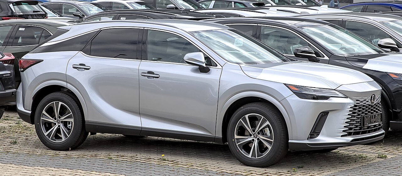 Lexus RX, laterale
