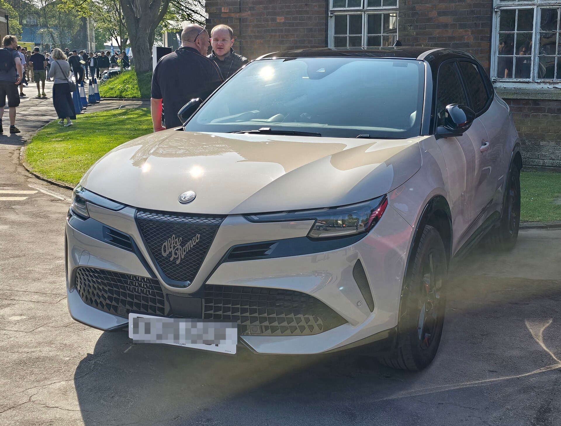 Alfa Romeo Junior Ibrida TB MHEV vista di tre quarti anteriore