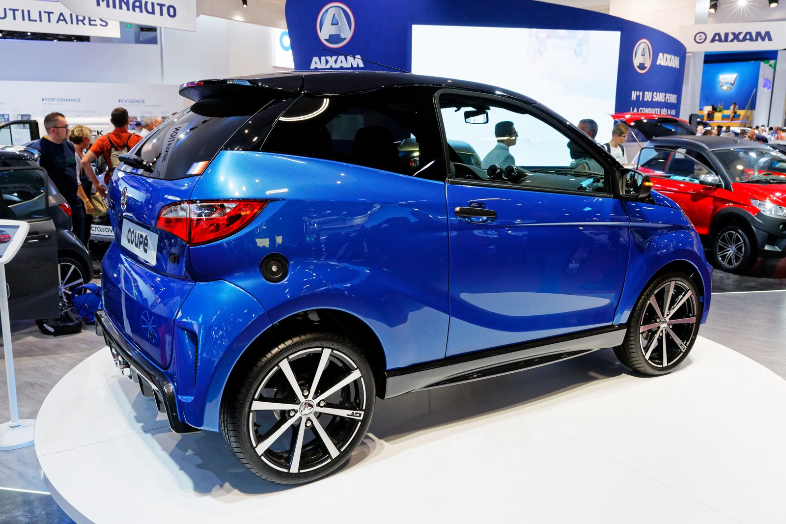 Aixam Coupé esposta al Mondial de l'Automobile di Parigi 2018, vista di tre quarti anteriore