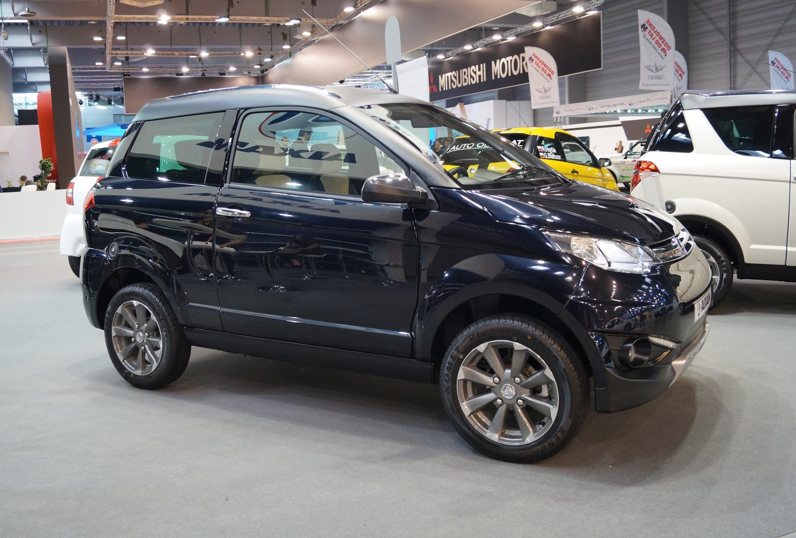Aixam Crossover, vista frontale tre quarti