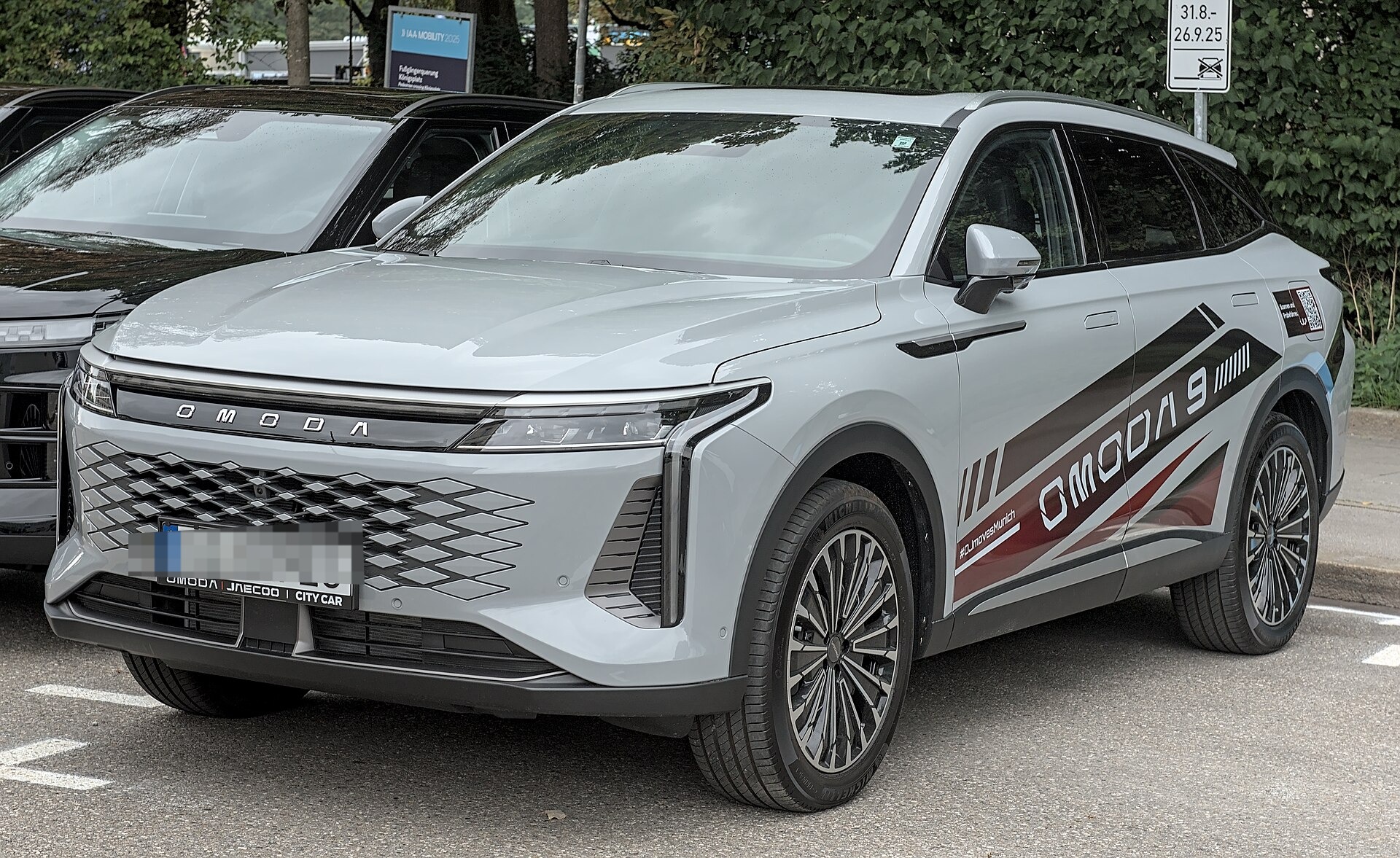 Omoda 9 grigia esposta al salone IAA Mobility 2025