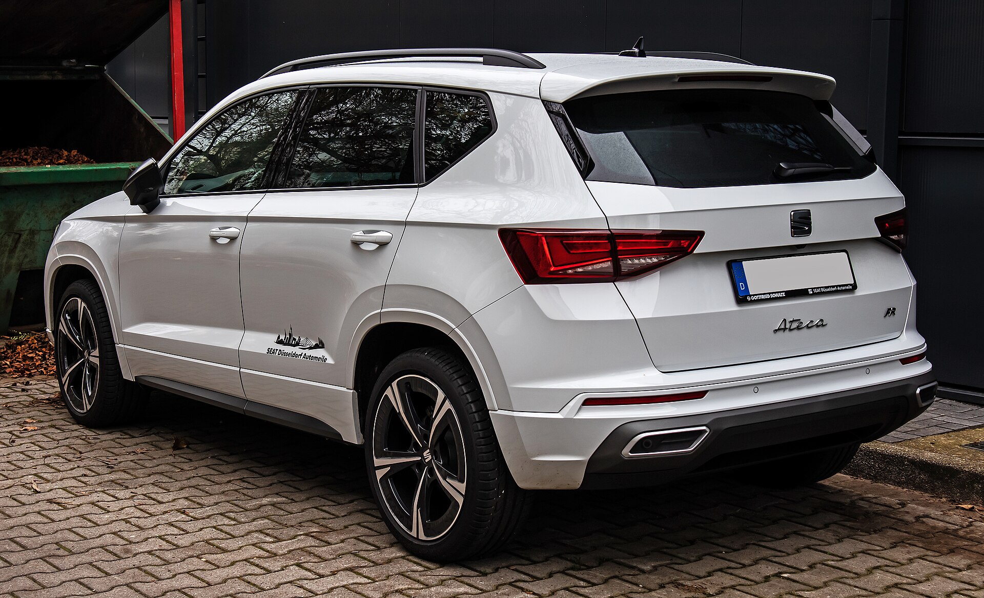 SEAT Ateca 1.5 TSI FR restyling vista di tre quarti anteriore
