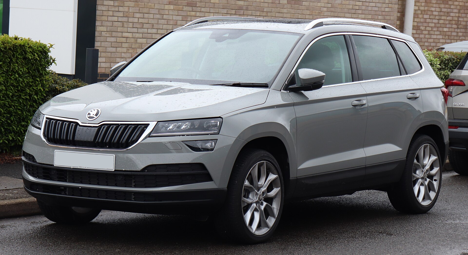 Škoda Karoq vista di tre quarti anteriore