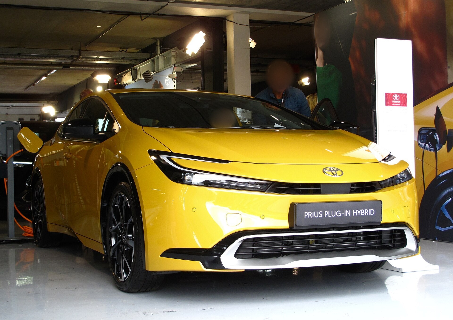 Toyota Prius Plug-in Hybrid 2023 vista esterna