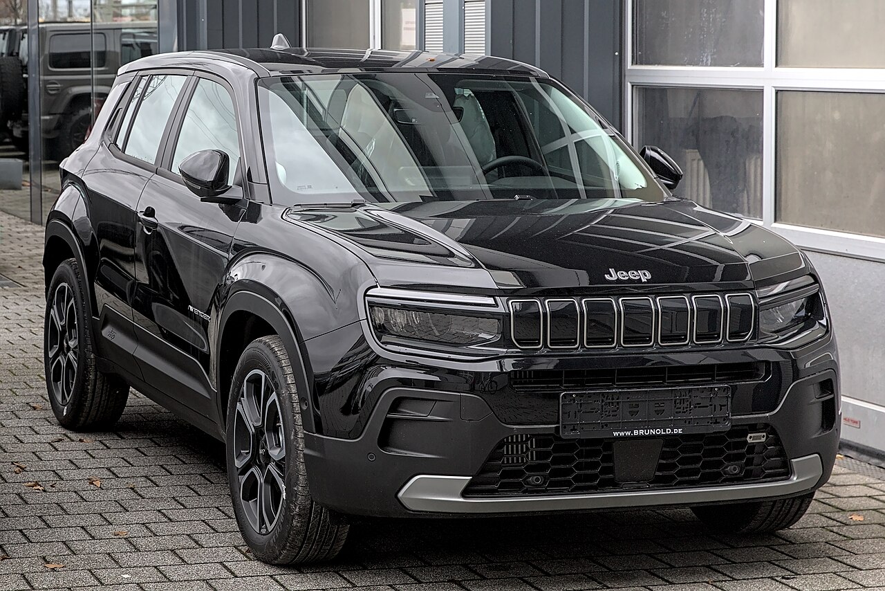 Jeep Avenger, vista di tre quarti anteriore