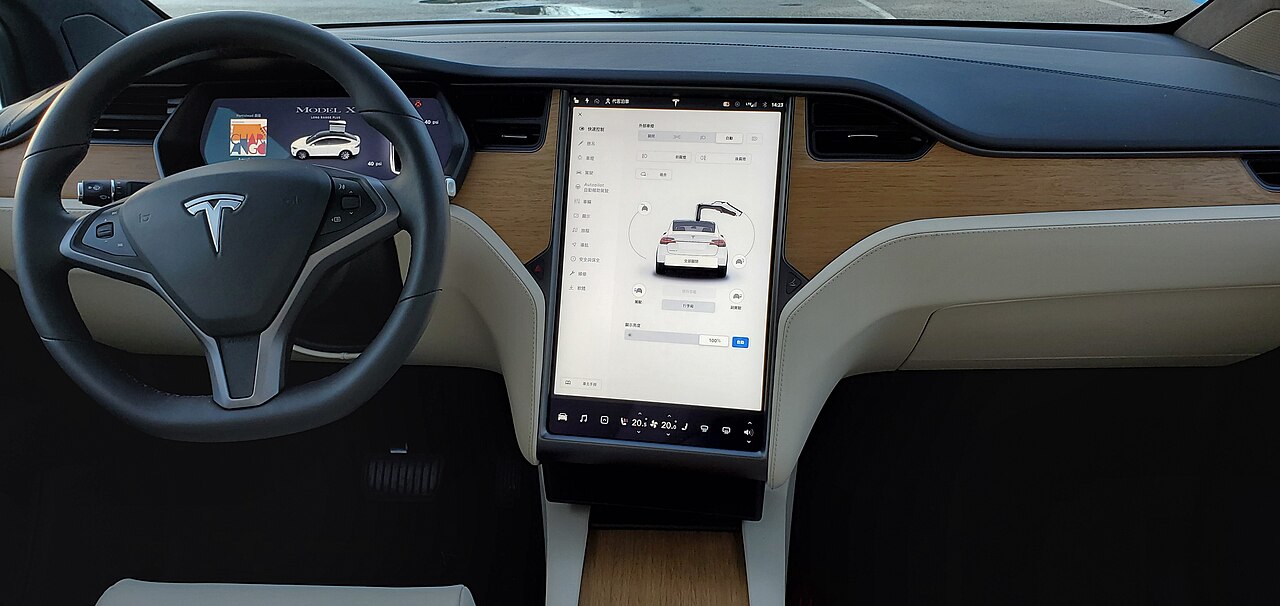 Tesla Model X, interni