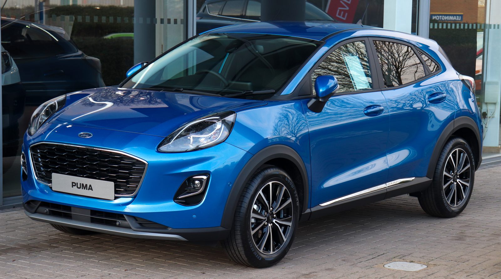 Ford Puma Titanium EcoBoost Hybrid 1.0 vista tre quarti anteriore