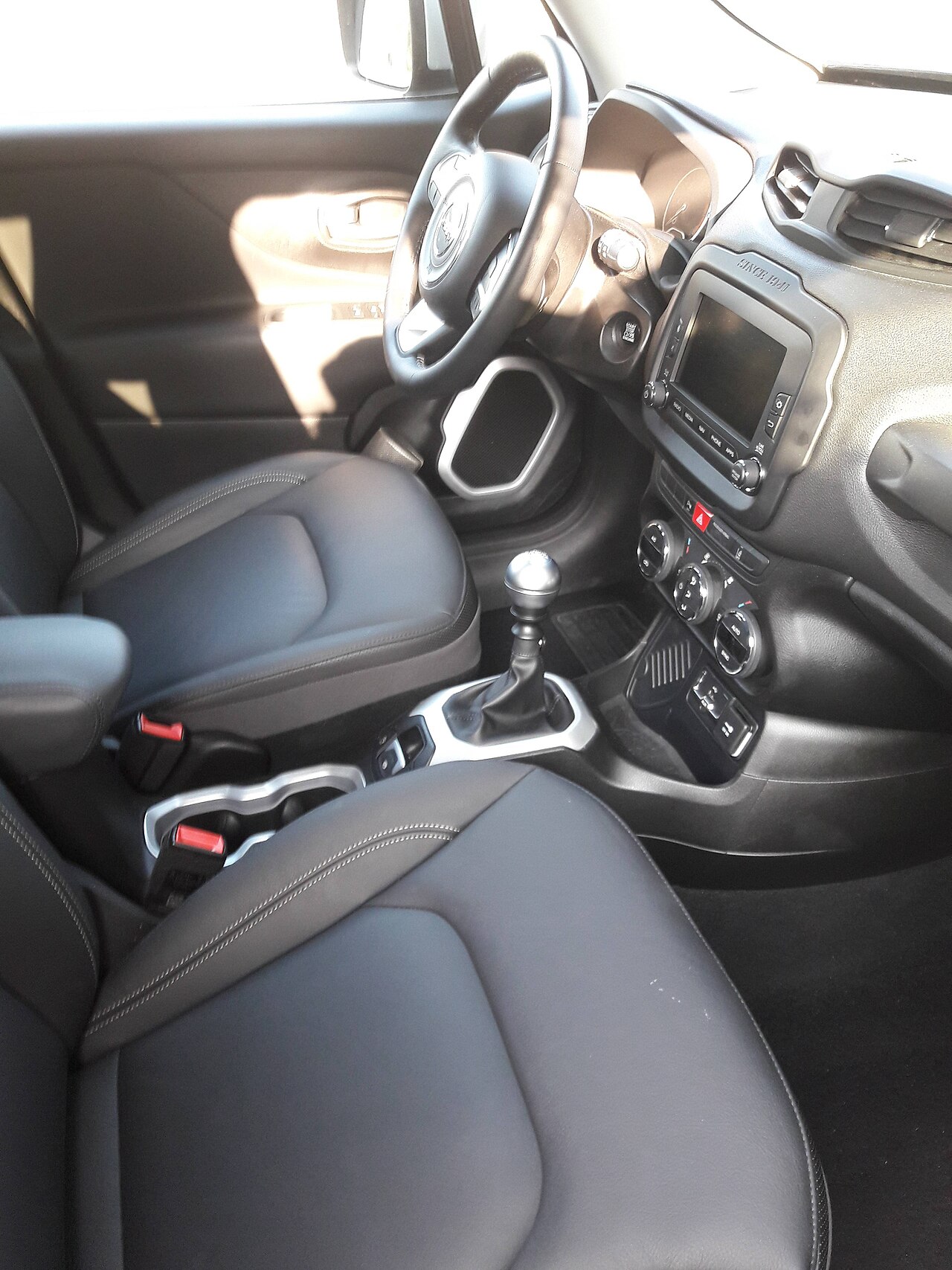 Jeep Renegade, interni