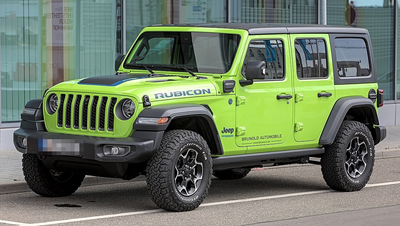 Jeep Wrangler 4xe, vista di tre quarti anteriore